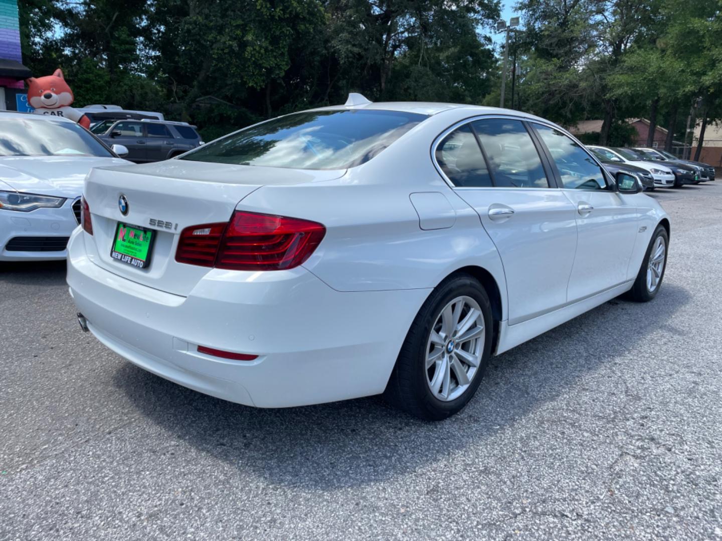 2014 WHITE BMW 5 SERIES 528I (WBA5A5C53ED) with an 2.0L engine, Automatic transmission, located at 5103 Dorchester Rd., Charleston, SC, 29418-5607, (843) 767-1122, 36.245171, -115.228050 - Photo#6